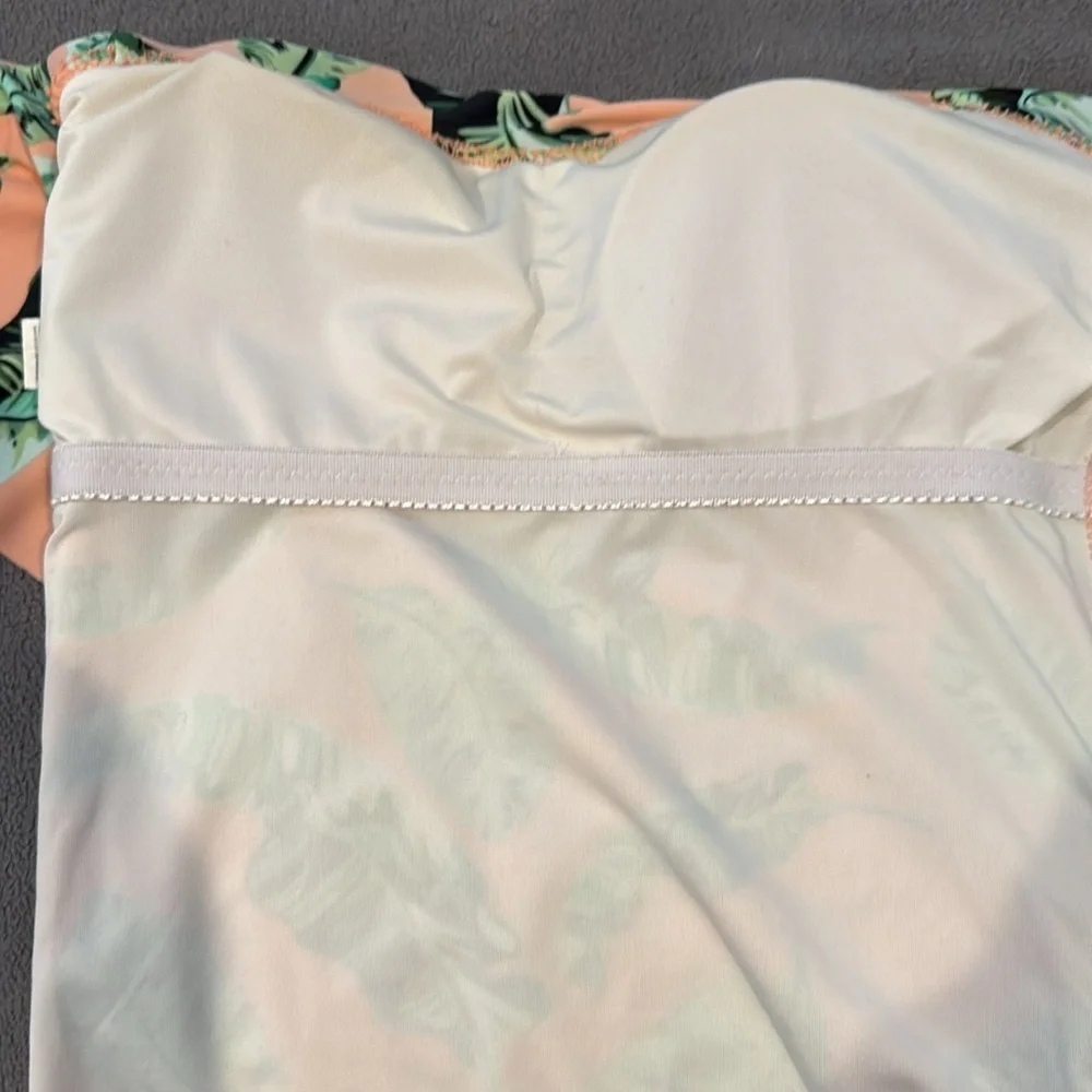 Woman's Cupshe Rozen Maiden Print Bikini.  Size Small